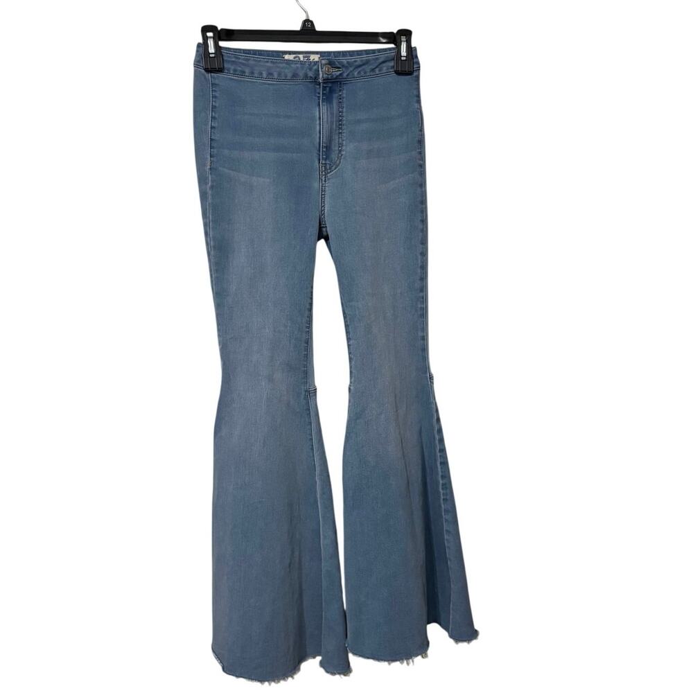 We The Free FP Blue Denim High Rise Float On Flare Jeans Size 27 - Picture 3 of 7